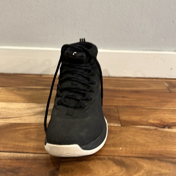 Jordan Zoom Basketball Shoes - Picture 10 of 11